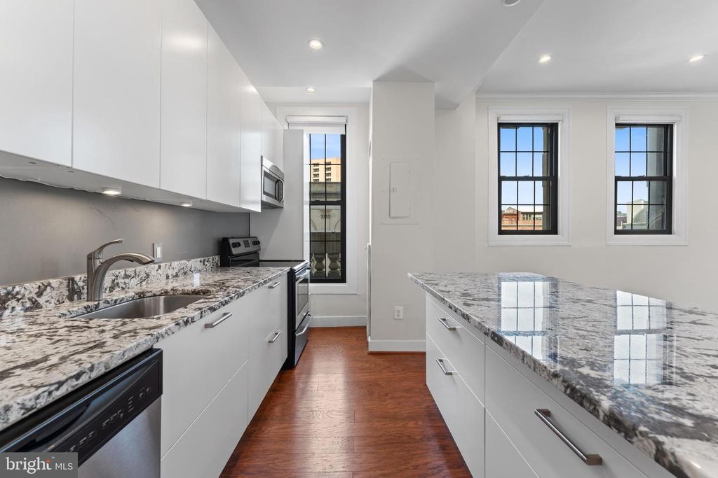 Image 8 of property listing at 1 E CHASE ST #305, Baltimore, MD 21202