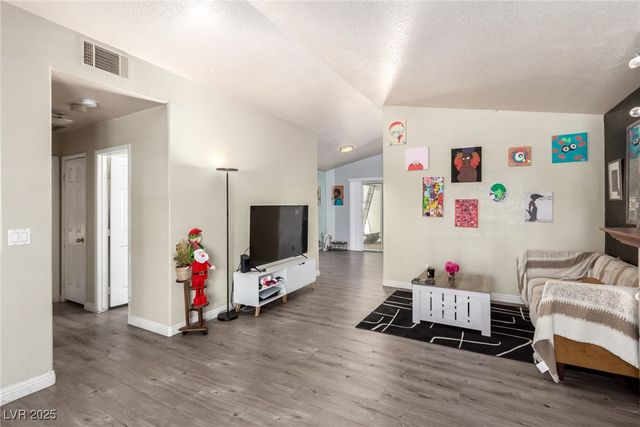 5424 Geneive Lane 105, Las Vegas, NV 89108