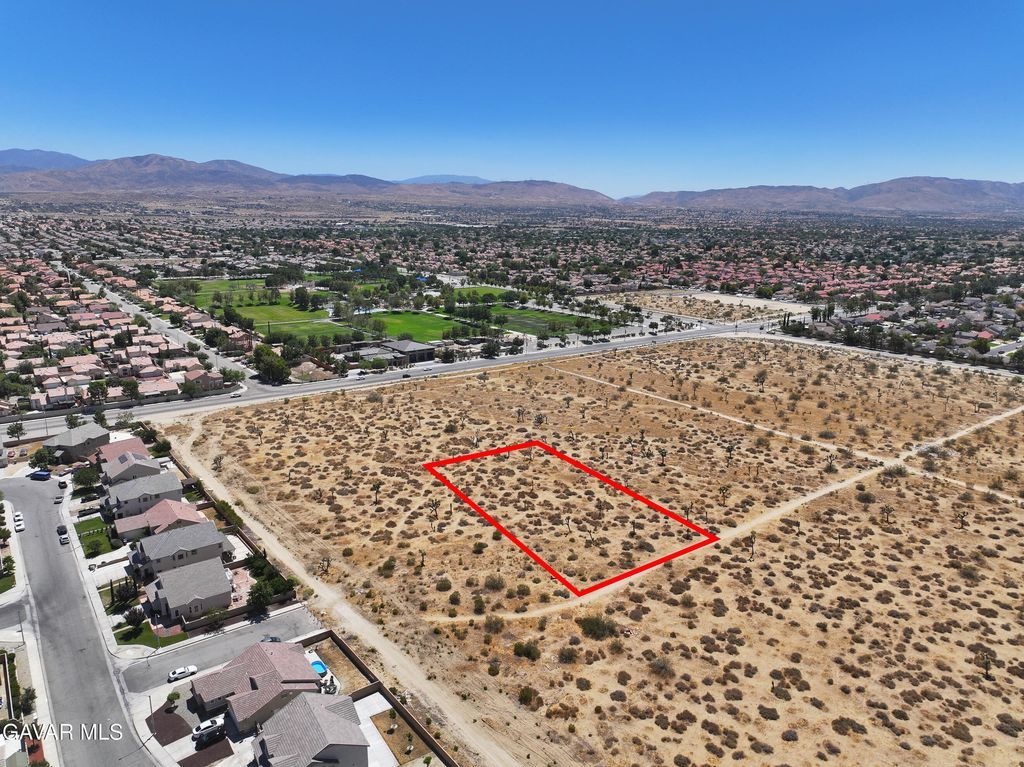 Q 12 Vic Vac Avenue, Palmdale, CA 93552