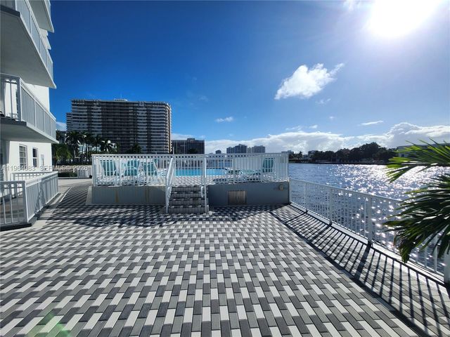 1913 S Ocean Dr 423, Hallandale Beach, FL 33009
