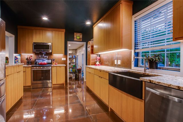 1505 Arizona Avenue, Dallas, TX 75216