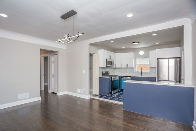 10320 S Rhodes Avenue, Chicago, IL 60628