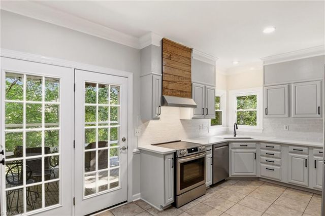 309 Hambrick Court, Winston-salem, NC 27106