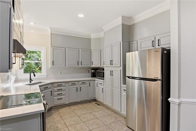 309 Hambrick Court, Winston-salem, NC 27106