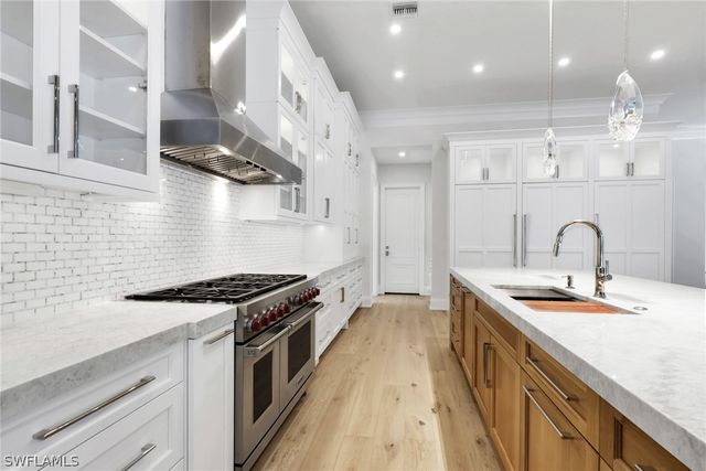 1331 Little Blue Heron CT, Naples, FL 34108