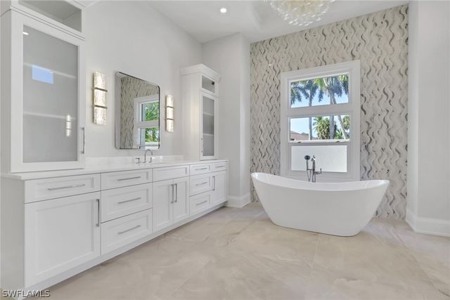 1331 Little Blue Heron CT, Naples, FL 34108