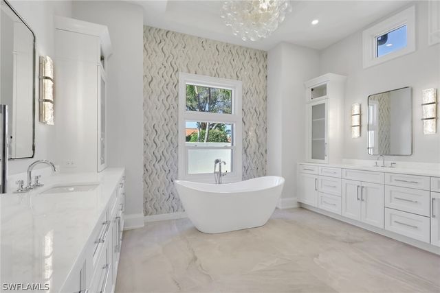 1331 Little Blue Heron CT, Naples, FL 34108