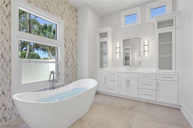 1331 Little Blue Heron CT, Naples, FL 34108