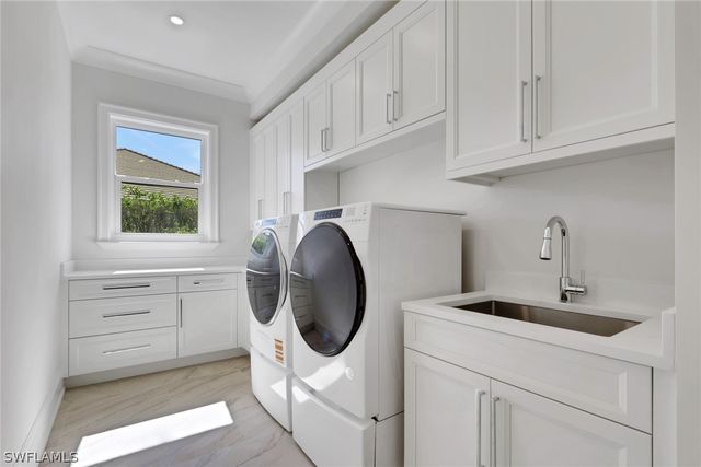 1331 Little Blue Heron CT, Naples, FL 34108