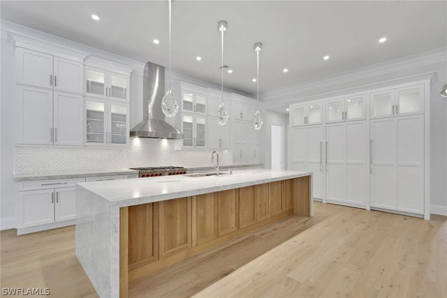 1331 Little Blue Heron CT, Naples, FL 34108