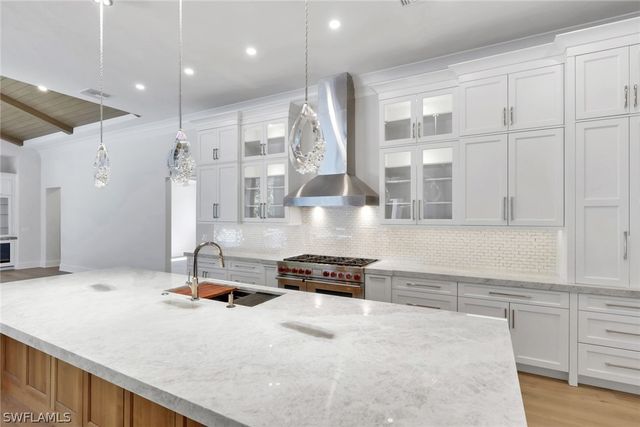 1331 Little Blue Heron CT, Naples, FL 34108