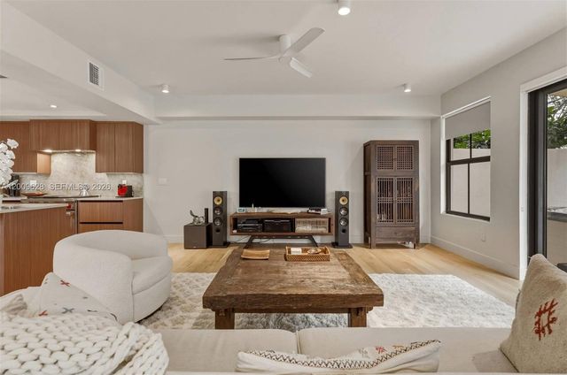 3036 Mcdonald Street, Miami, FL 33133