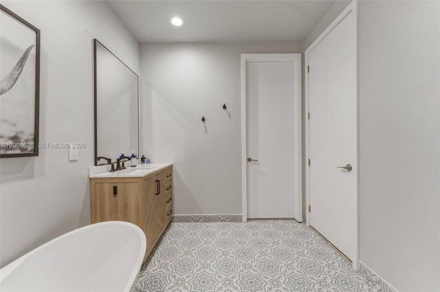3036 Mcdonald Street, Miami, FL 33133
