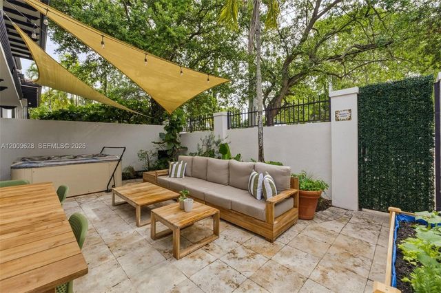 3036 Mcdonald Street, Miami, FL 33133