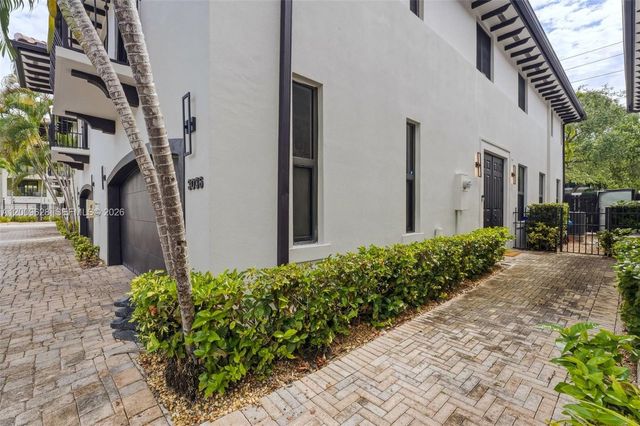 3036 Mcdonald Street, Miami, FL 33133