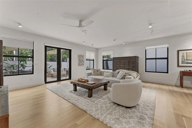 3036 Mcdonald Street, Miami, FL 33133