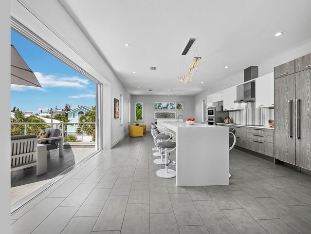 471 ISLAND CIRCLE, Sarasota, FL 34242