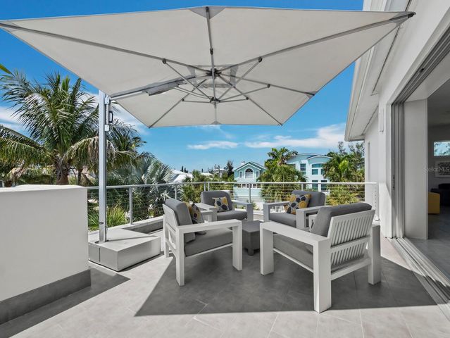 471 ISLAND CIRCLE, Sarasota, FL 34242