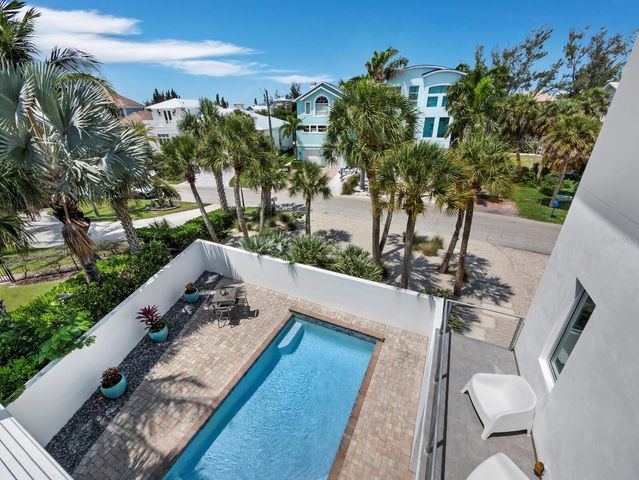 471 ISLAND CIRCLE, Sarasota, FL 34242