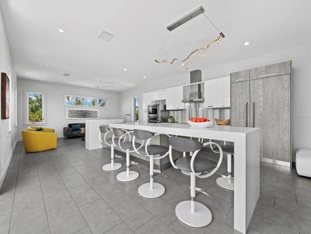471 ISLAND CIRCLE, Sarasota, FL 34242