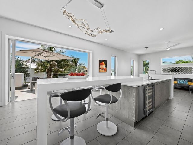 471 ISLAND CIRCLE, Sarasota, FL 34242