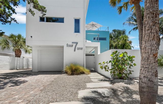 471 ISLAND CIRCLE, Sarasota, FL 34242