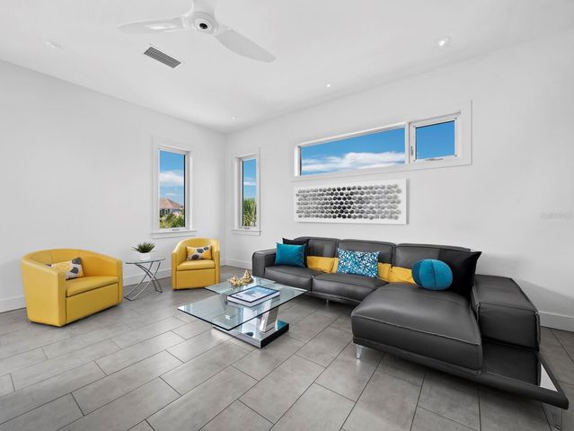 471 ISLAND CIRCLE, Sarasota, FL 34242