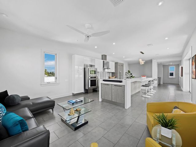 471 ISLAND CIRCLE, Sarasota, FL 34242