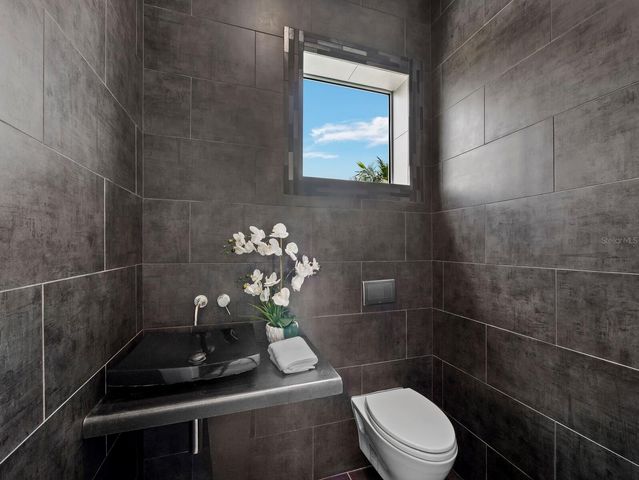 471 ISLAND CIRCLE, Sarasota, FL 34242