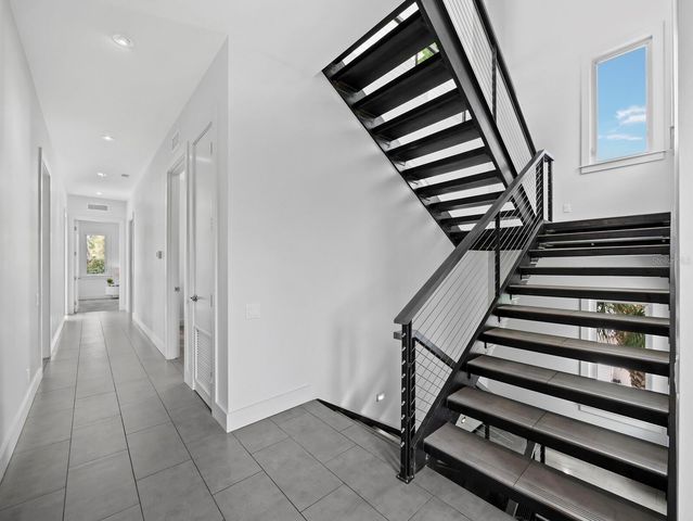 471 ISLAND CIRCLE, Sarasota, FL 34242