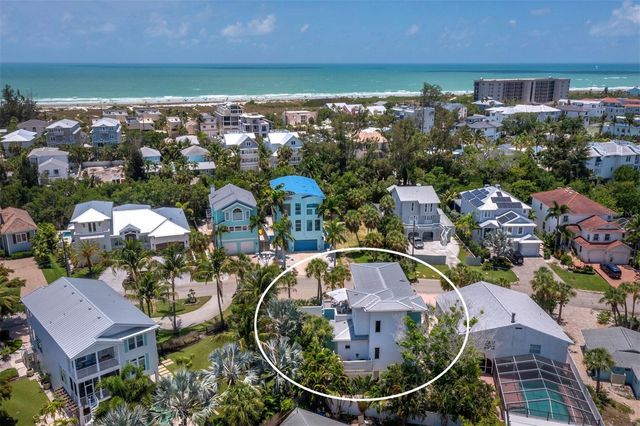 471 ISLAND CIRCLE, Sarasota, FL 34242
