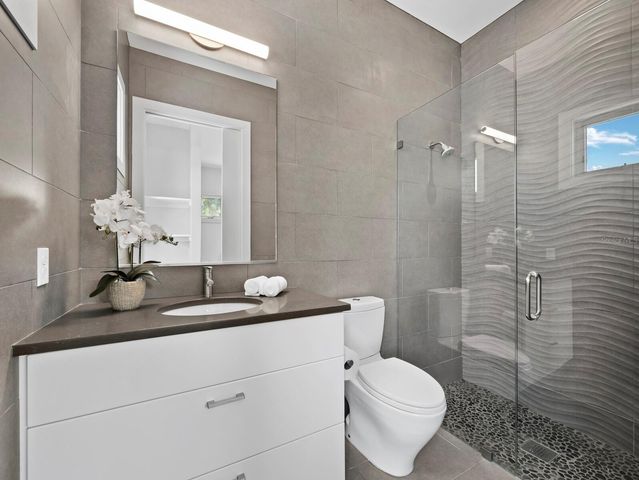 471 ISLAND CIRCLE, Sarasota, FL 34242