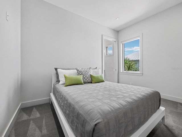 471 ISLAND CIRCLE, Sarasota, FL 34242