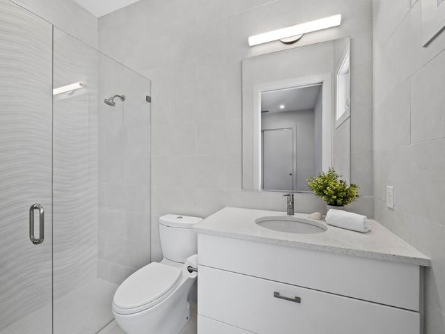 471 ISLAND CIRCLE, Sarasota, FL 34242