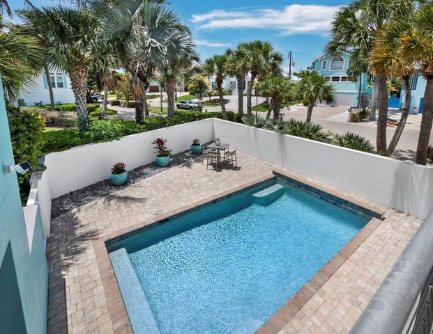 471 ISLAND CIRCLE, Sarasota, FL 34242