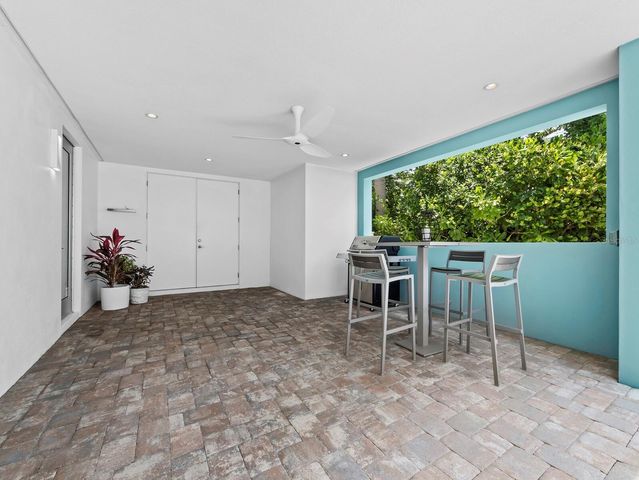 471 ISLAND CIRCLE, Sarasota, FL 34242