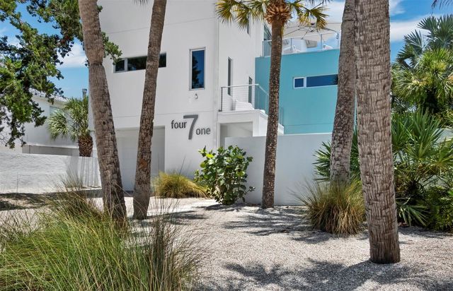 471 ISLAND CIRCLE, Sarasota, FL 34242
