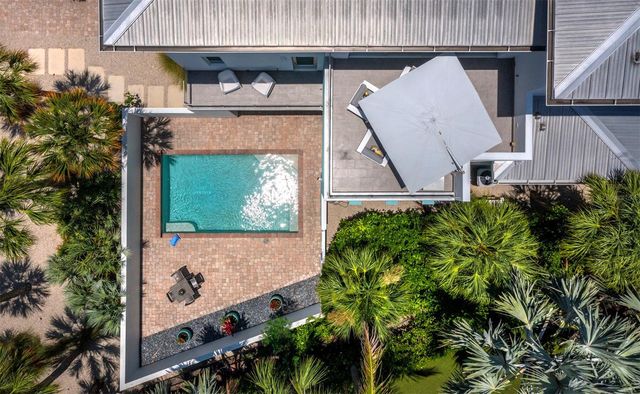 471 ISLAND CIRCLE, Sarasota, FL 34242