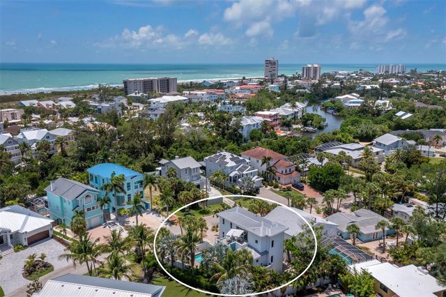 471 ISLAND CIRCLE, Sarasota, FL 34242