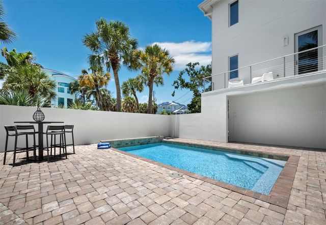 471 ISLAND CIRCLE, Sarasota, FL 34242