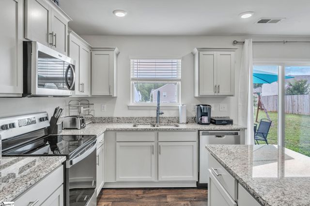 208 Bracken Woods Way, Piedmont, SC 29673