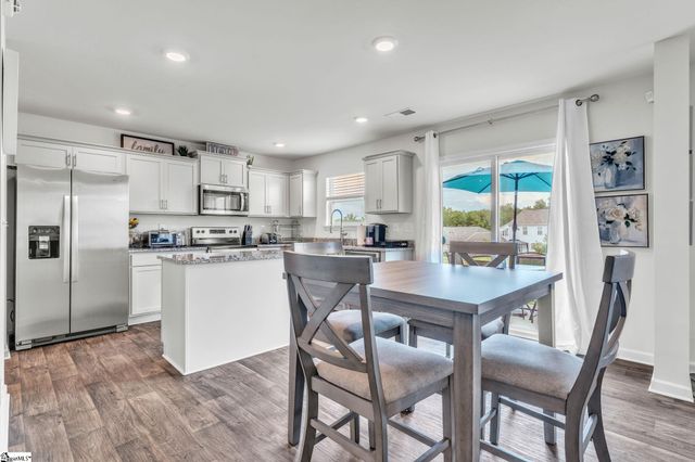 208 Bracken Woods Way, Piedmont, SC 29673