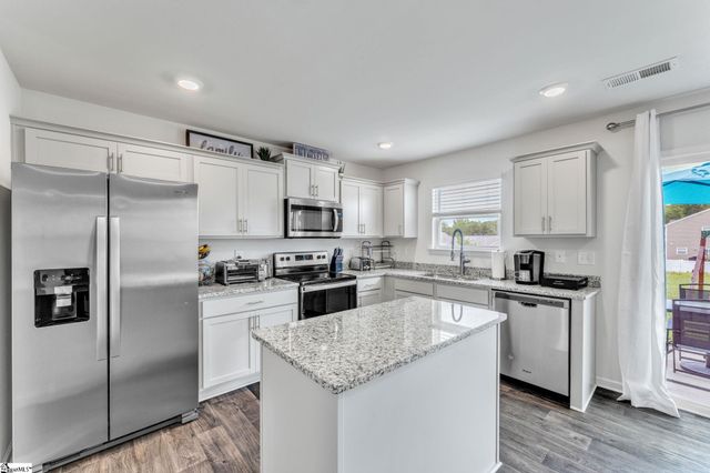 208 Bracken Woods Way, Piedmont, SC 29673