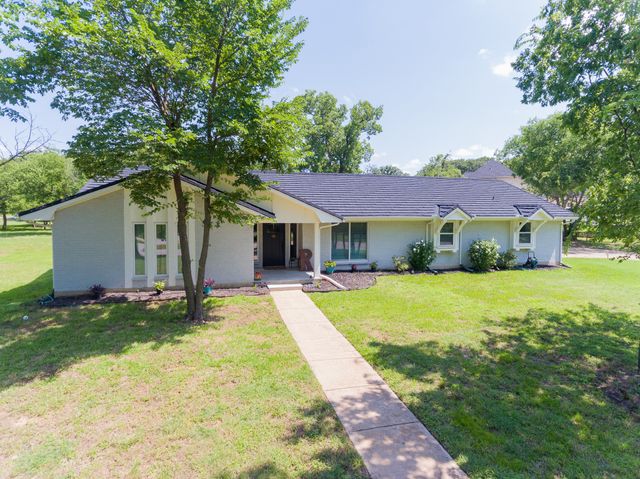 201 Roaring Springs Drive, Joshua, TX 76058