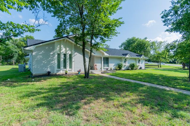 201 Roaring Springs Drive, Joshua, TX 76058