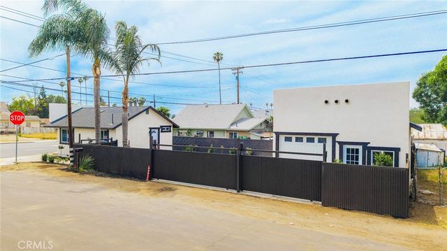 957 CENTER Street, Riverside, CA 92507