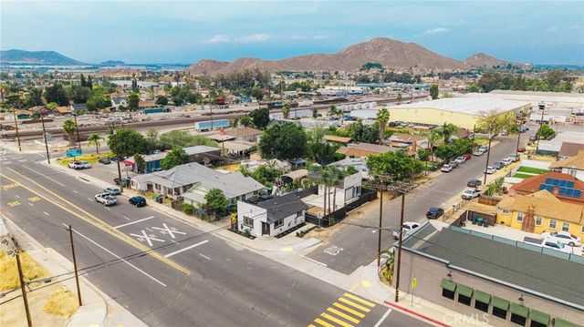 957 CENTER Street, Riverside, CA 92507