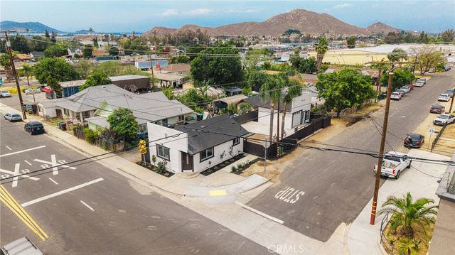 957 CENTER Street, Riverside, CA 92507