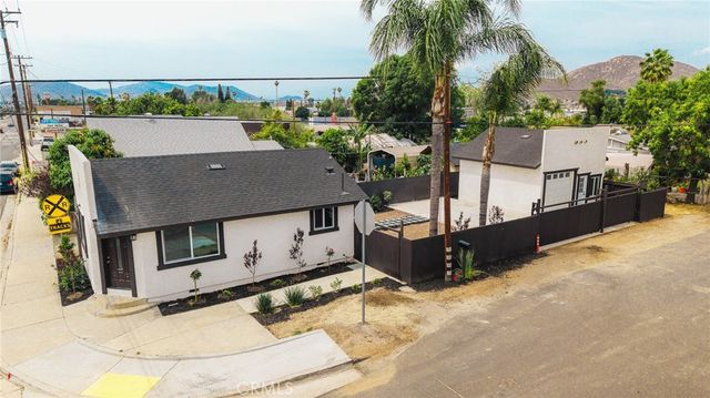 957 CENTER Street, Riverside, CA 92507