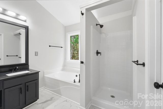 13901 Kings Carriage Lane, Charlotte, NC 28278